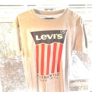 Levi’s T-shirt